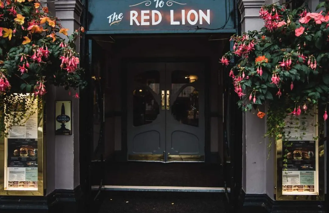 Oyo The Red Lion Hotel-1