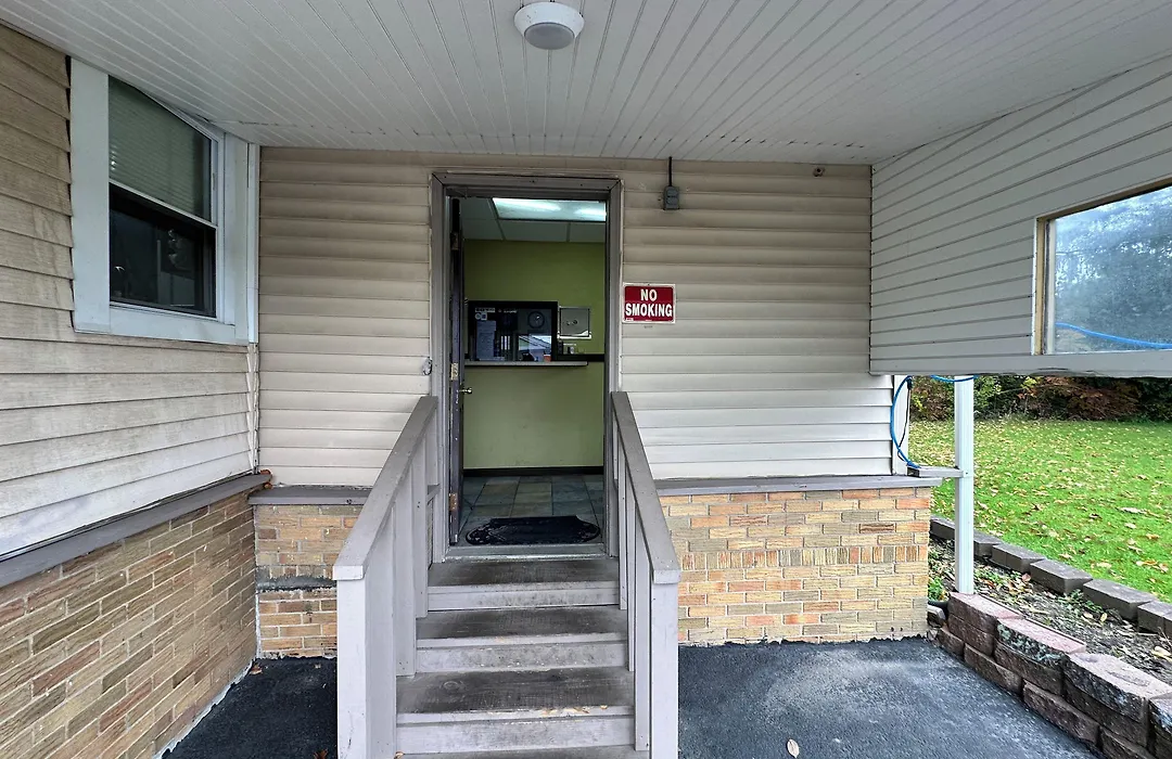 Westgate Manor Motel Austintown & Youngstown Ohio-1