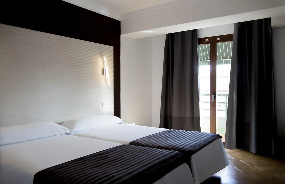 Hostal Alhambra - Adults Only-1