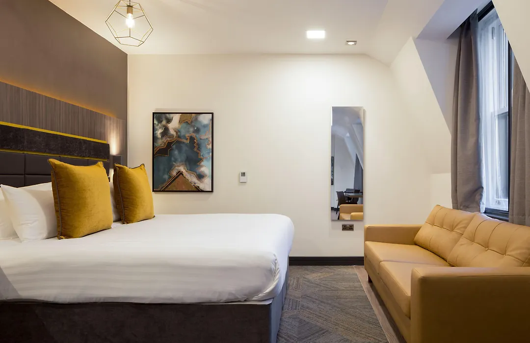 Roomzzz Manchester Victoria-1