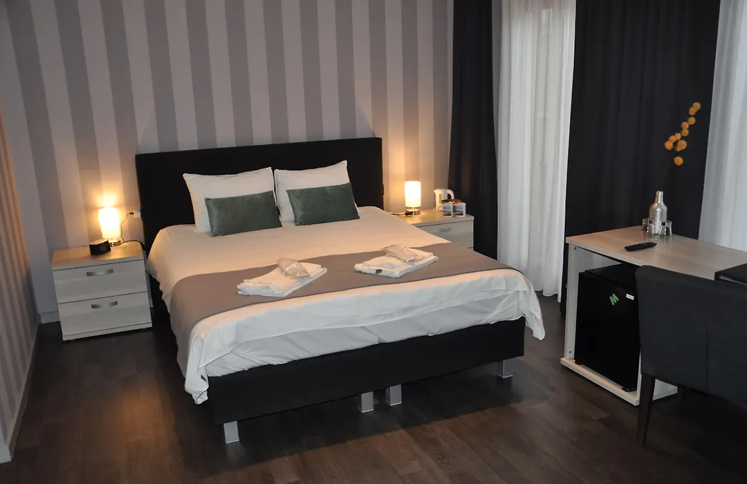 Hotel Acacia-1