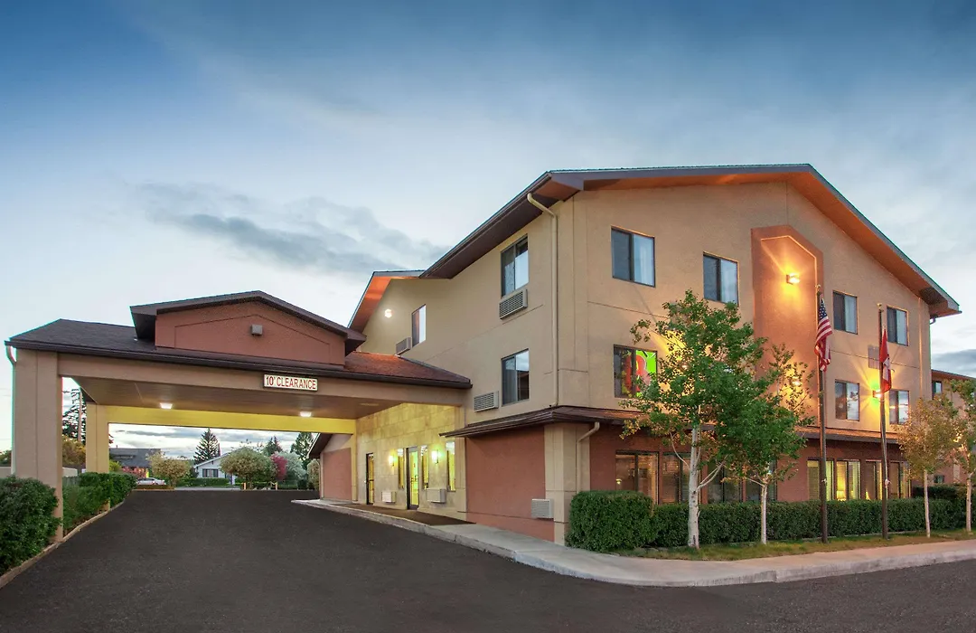 Super 8 By Wyndham Butte Mt-1