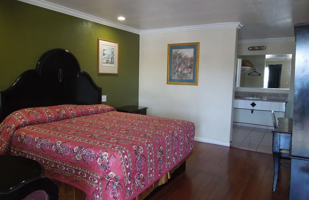 Castaway Motel-1