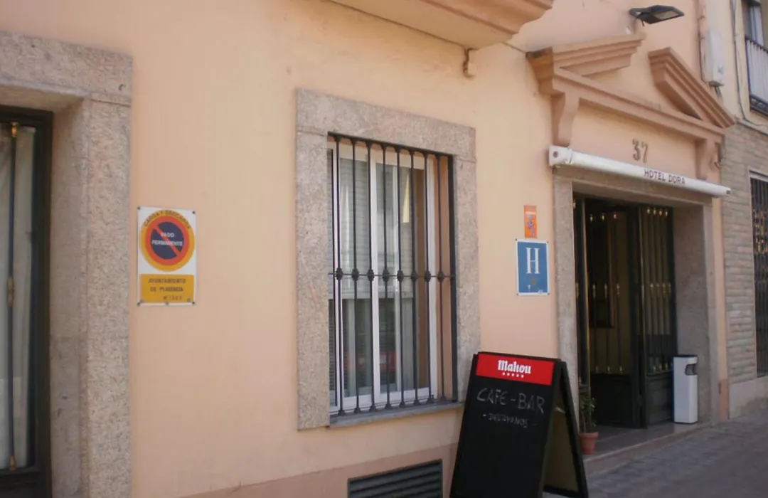 Hotel Dora-1
