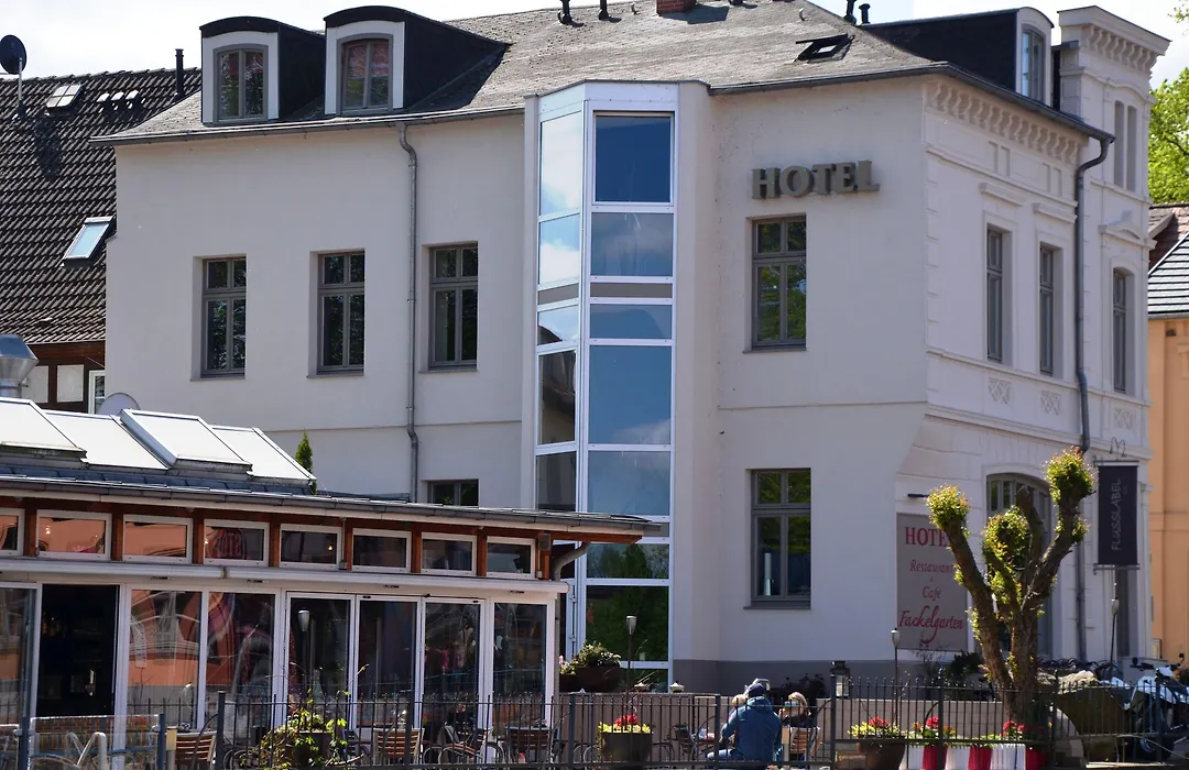 Hotel&Restaurant Fackelgarten Plau am See-1