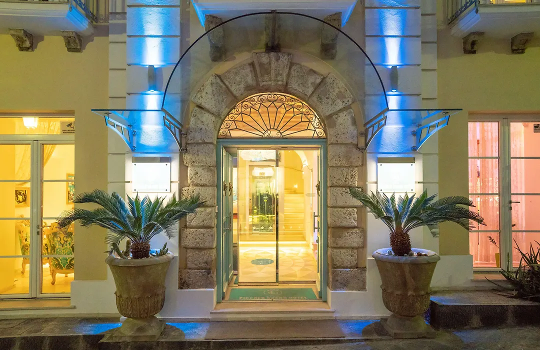 Piccolo Grand Hotel-1