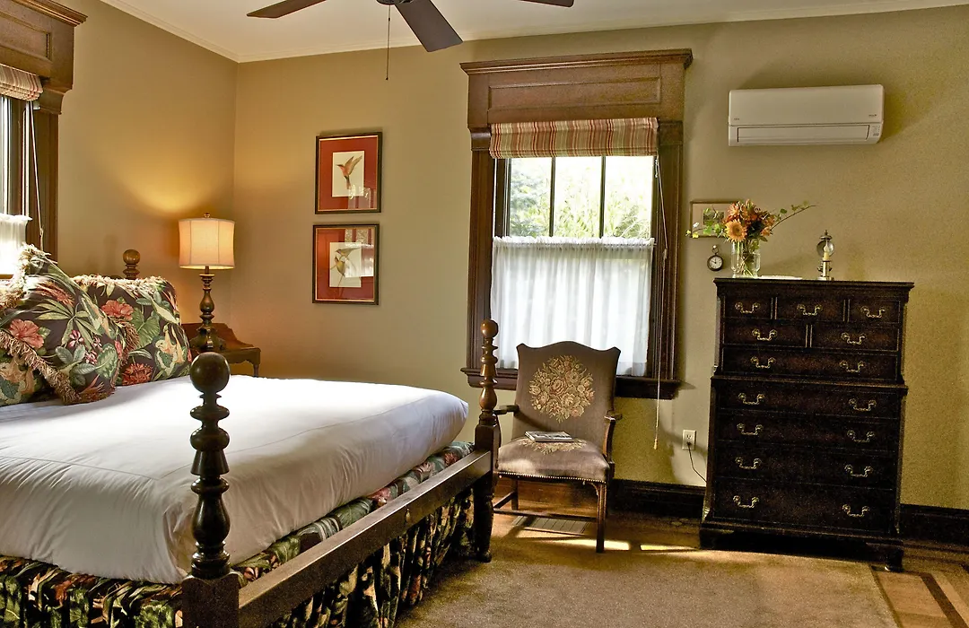 Hilltop Inn-1