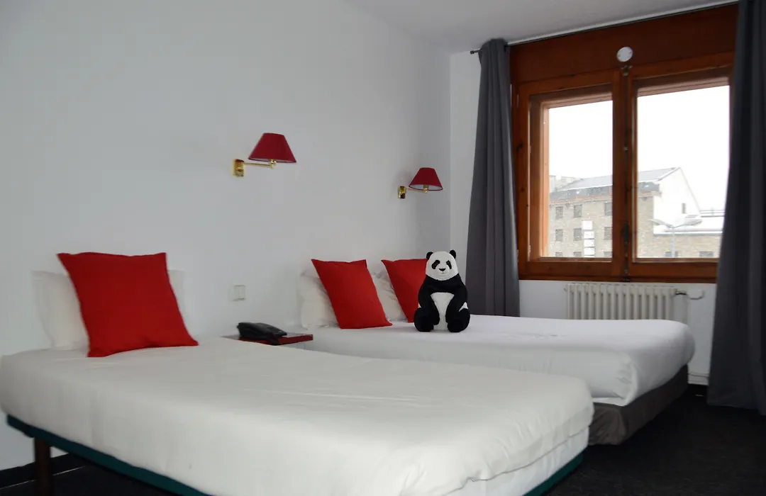 Hotel Panda-1