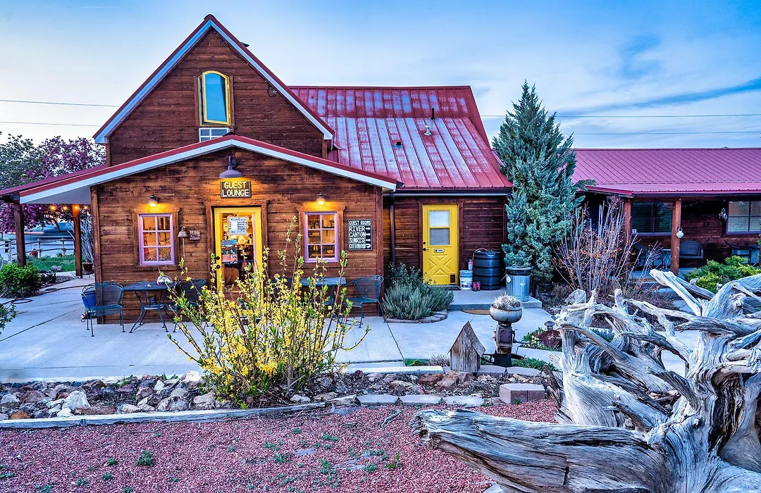 The Loubird Inn-1