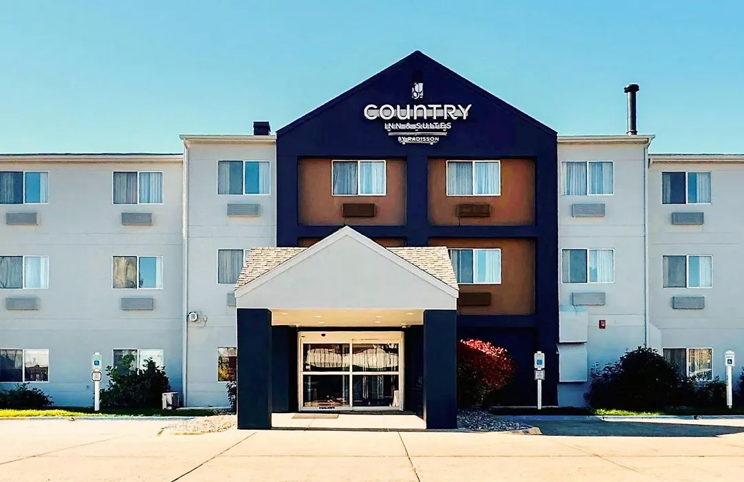 Country Inn & Suites By Radisson, Bismarck-Mandan-1