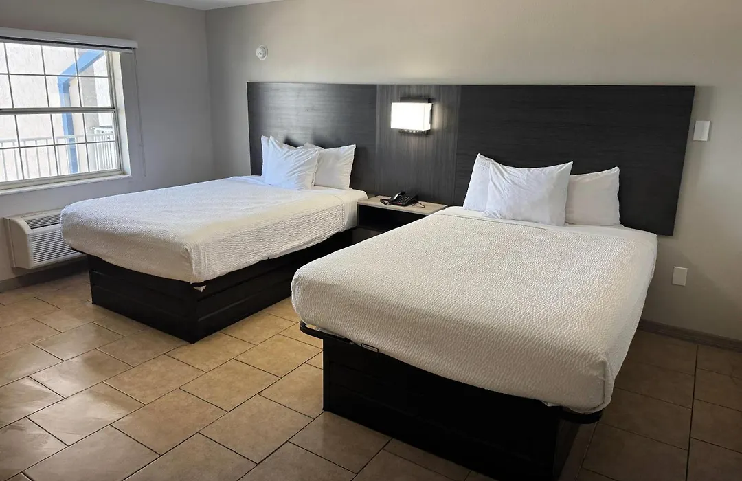 Travelodge By Wyndham Venice-1