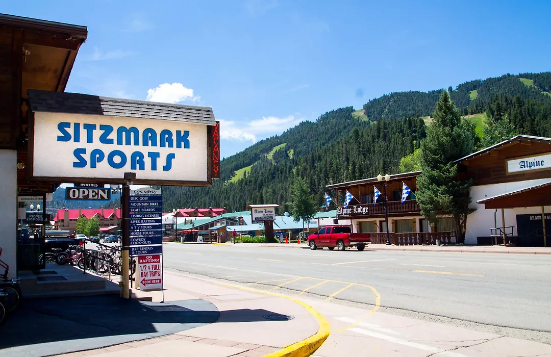 Sitzmark Sports Lodge-1