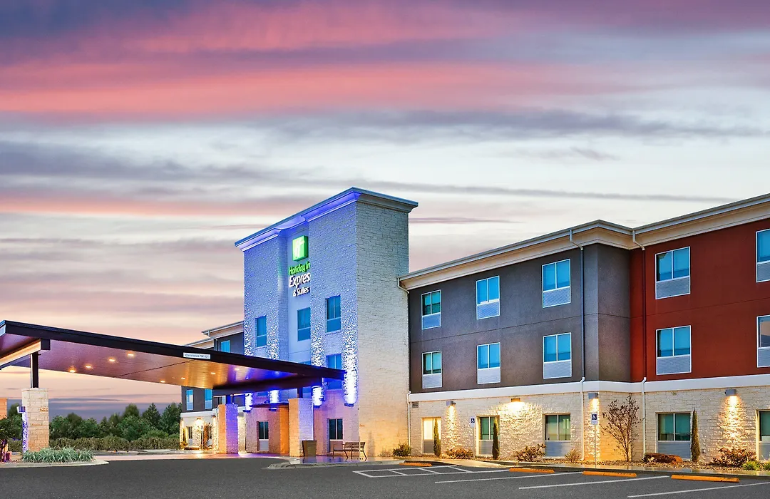 Holiday Inn Express & Suites Junction By Ihg-1
