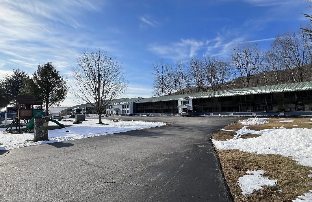 Travelodge By Wyndham Lincoln Near White Mountain-1