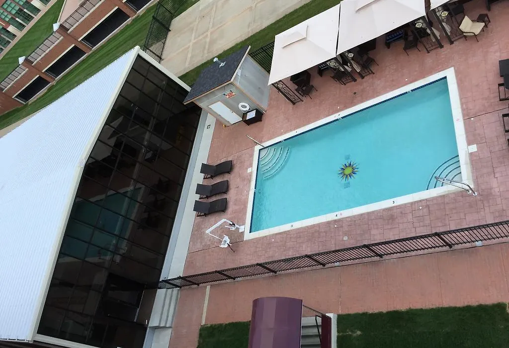 Roberts Riverwalk Urban Resort Hotel-1