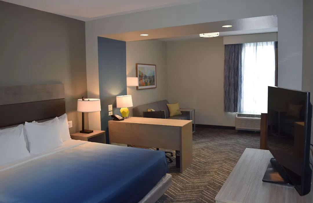 La Quinta Inn & Suites By Wyndham Middletown-Goshen-1