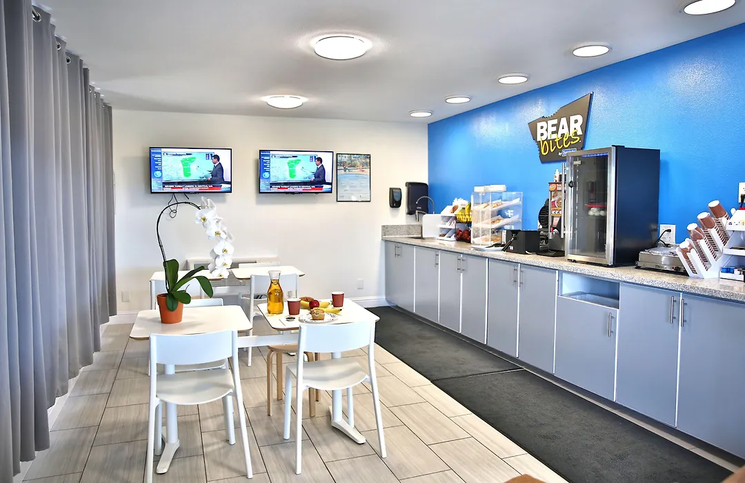 Travelodge By Wyndham Crescent City-1