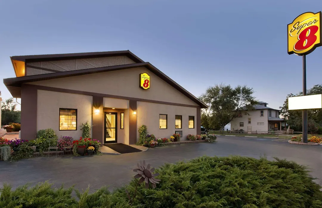 Super 8 By Wyndham Wall-1