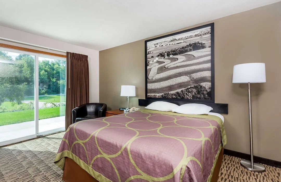 Baymont Inn And Suites By Wyndham Platteville-1