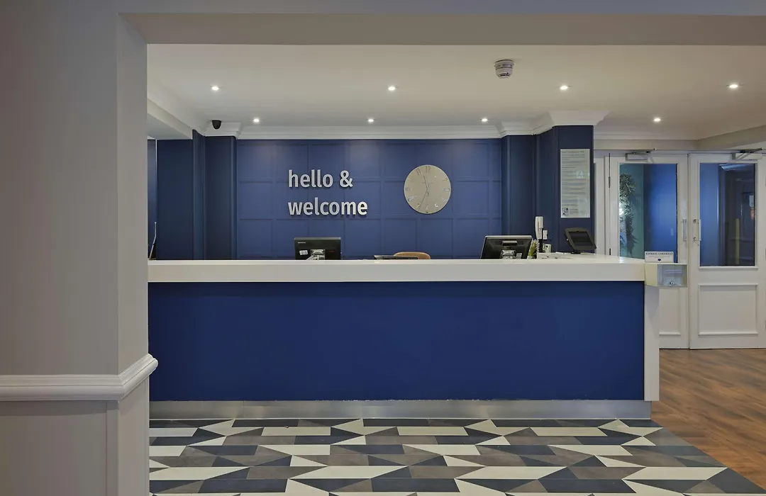 Travelodge Bath Waterside-1