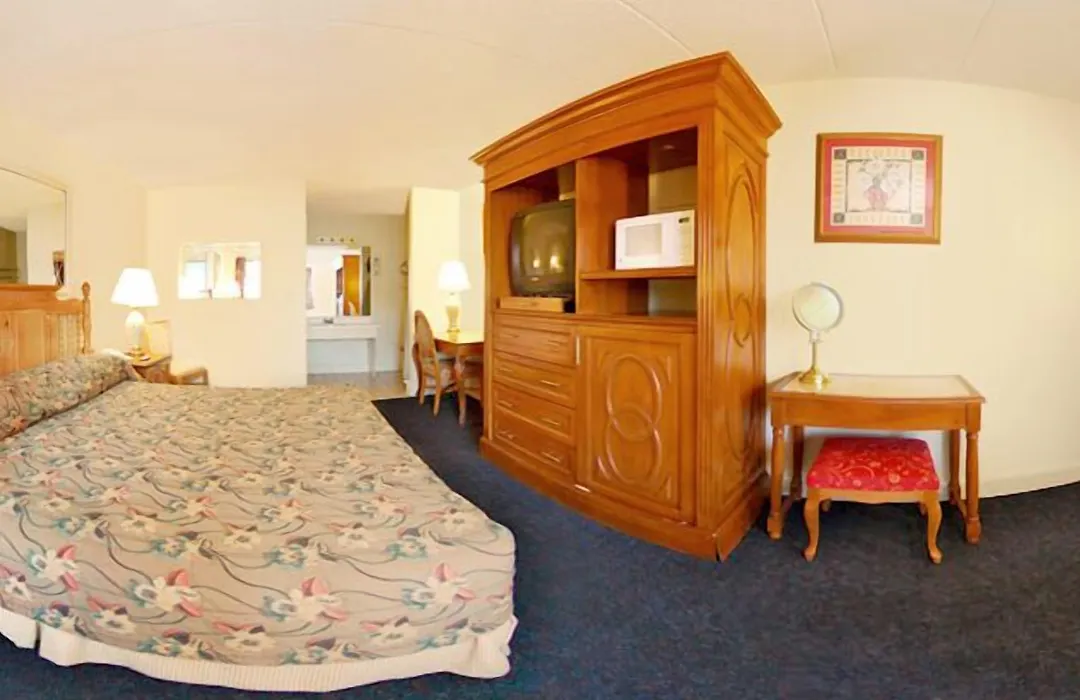 Rodeway Inn-1