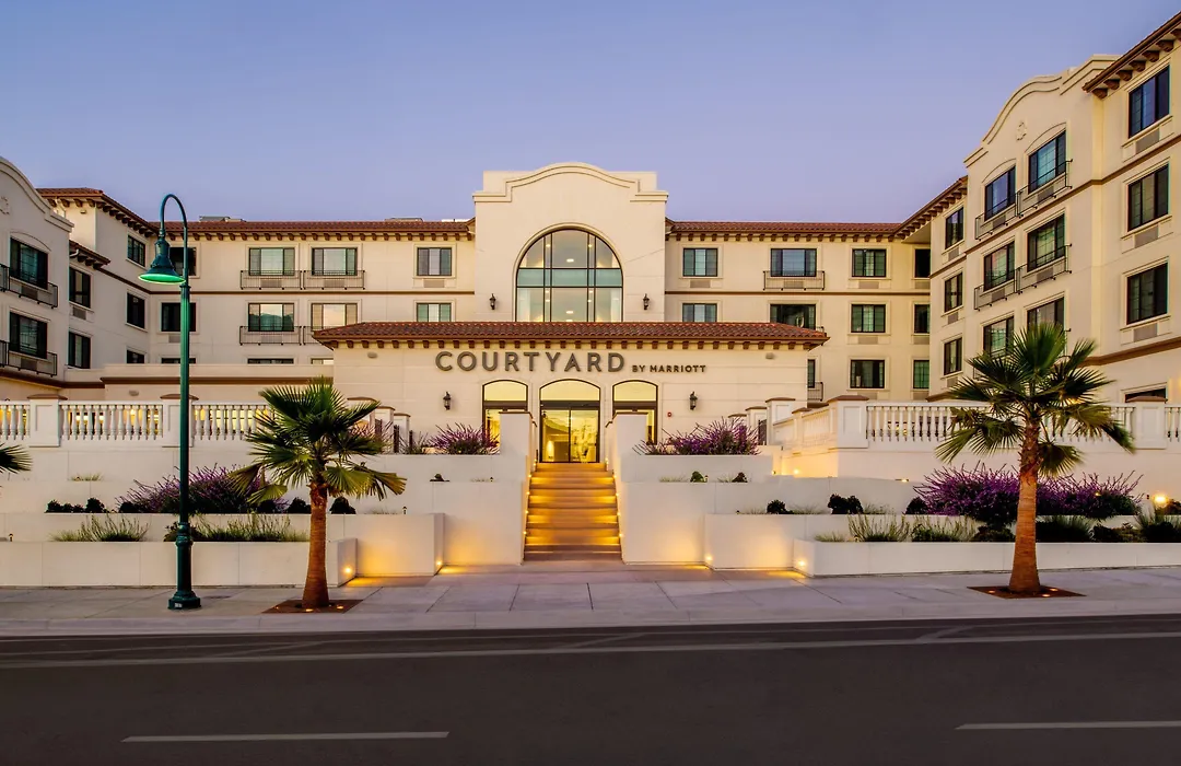 Courtyard By Marriott Santa Cruz-1