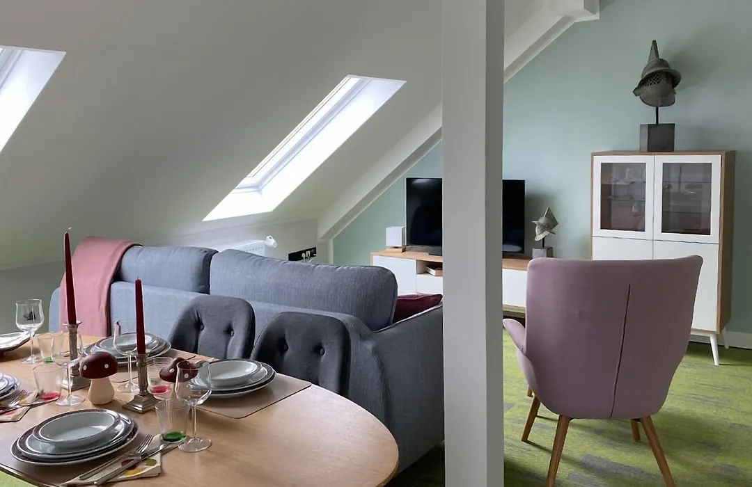 BESOTEL Mettmann-schicke FeWo oder Apartments nähe Golfplatz Gruiten und Neandertal mit Glasfaser WLAN und Parkplatz-viele Schlafzimmer mit Bad en suite-1