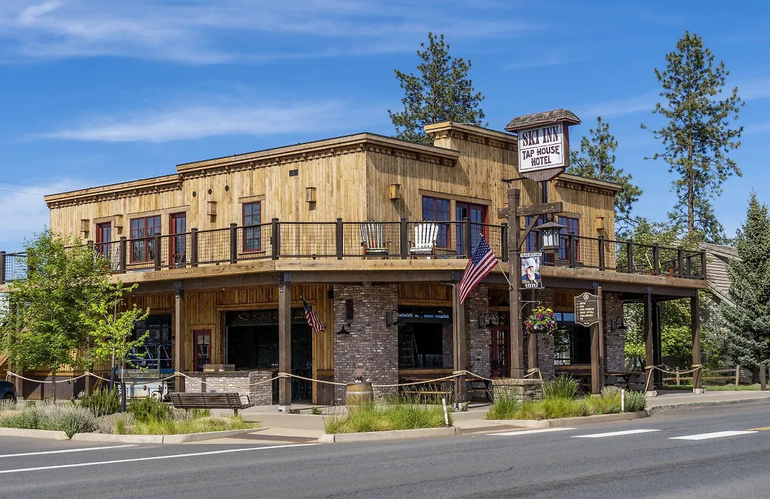 Ski Inn Taphouse Hotel-1