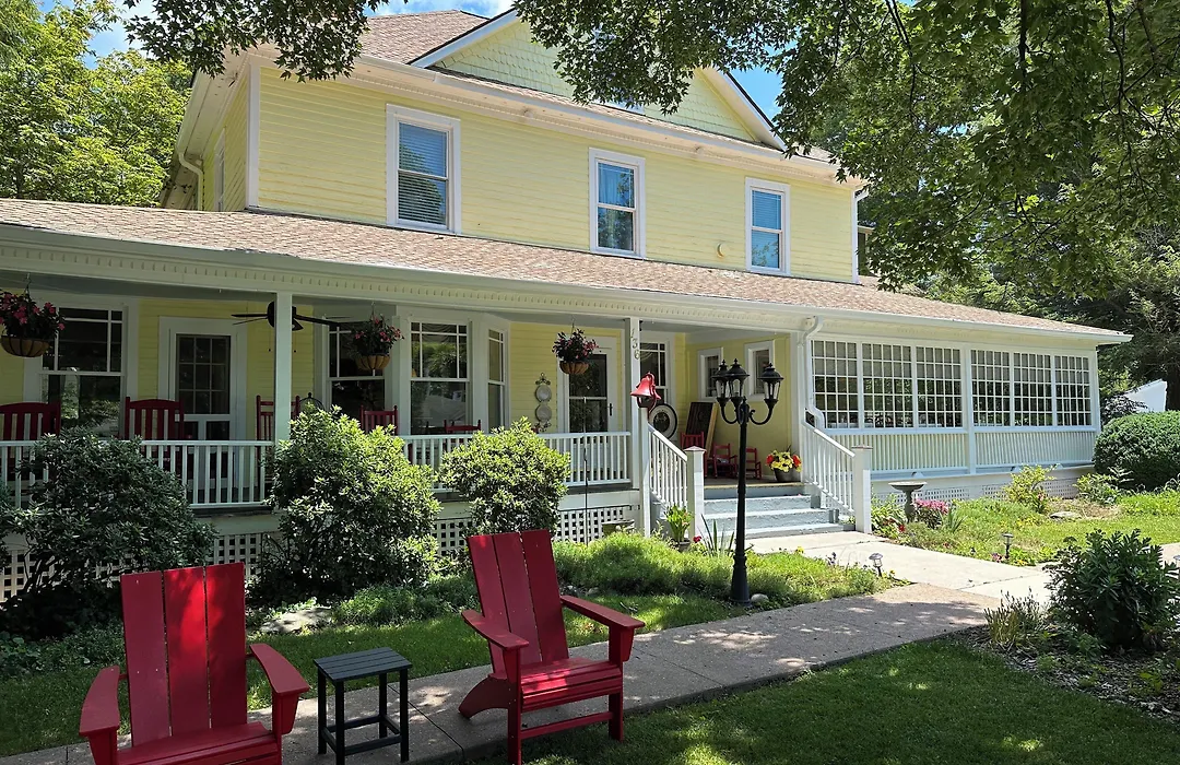 Red Rocker Inn-1