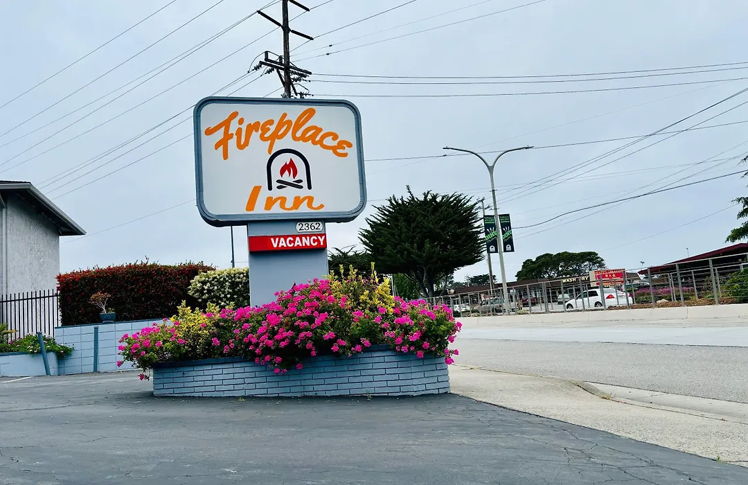 The Monterey Fireplace Inn-1