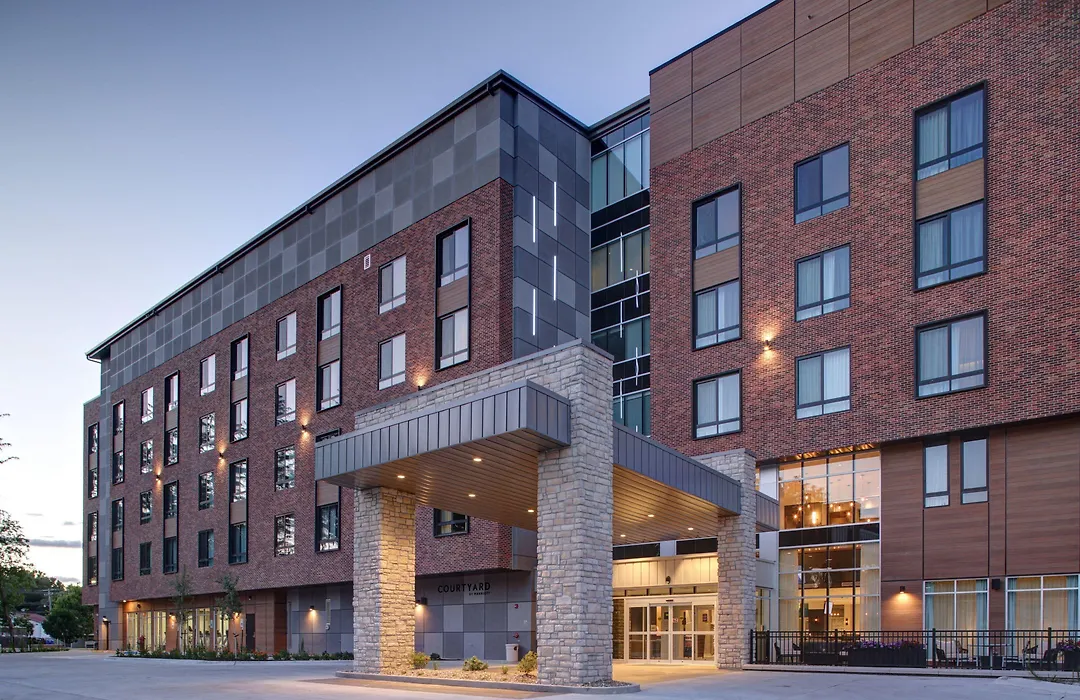 Courtyard By Marriott Iowa City University Heights-1