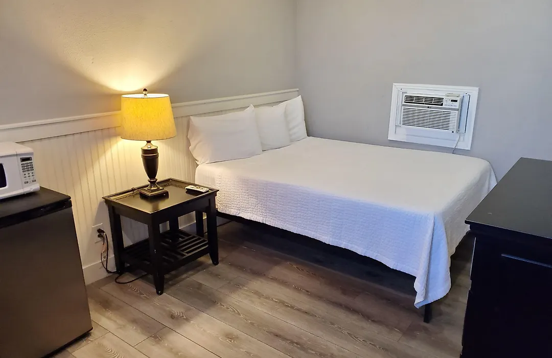 Coronado Island Inn-1