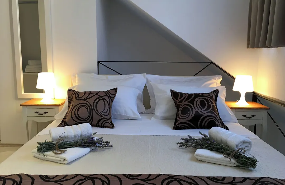 Rooms And Apartments Paese-1