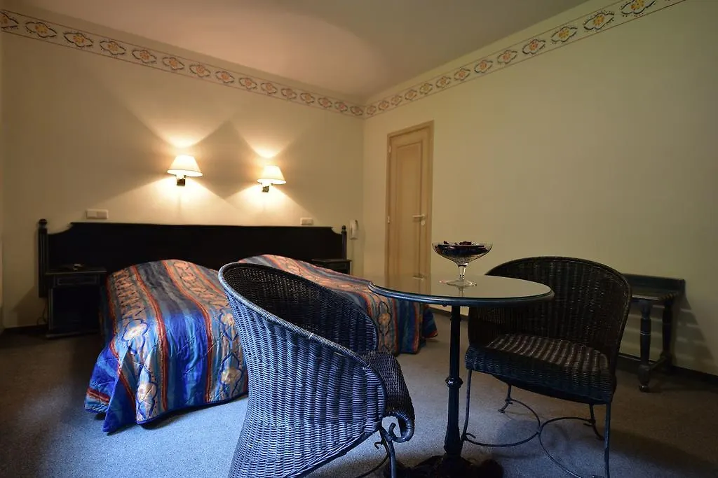 Hotel Moulin De La Strument-1
