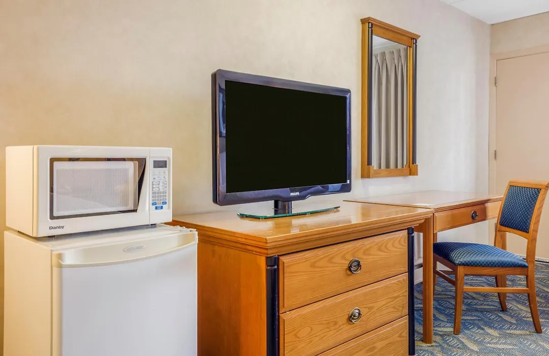 Travelodge By Wyndham Niagara Falls At The Falls-1