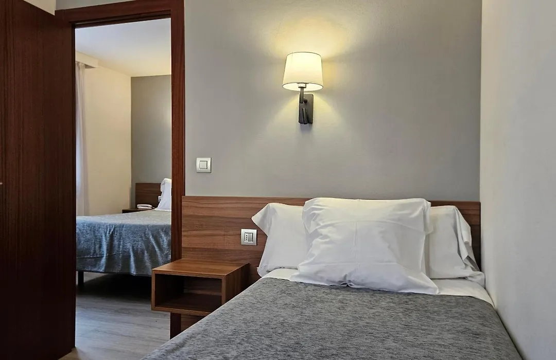 Hotel Les 7 Claus-1