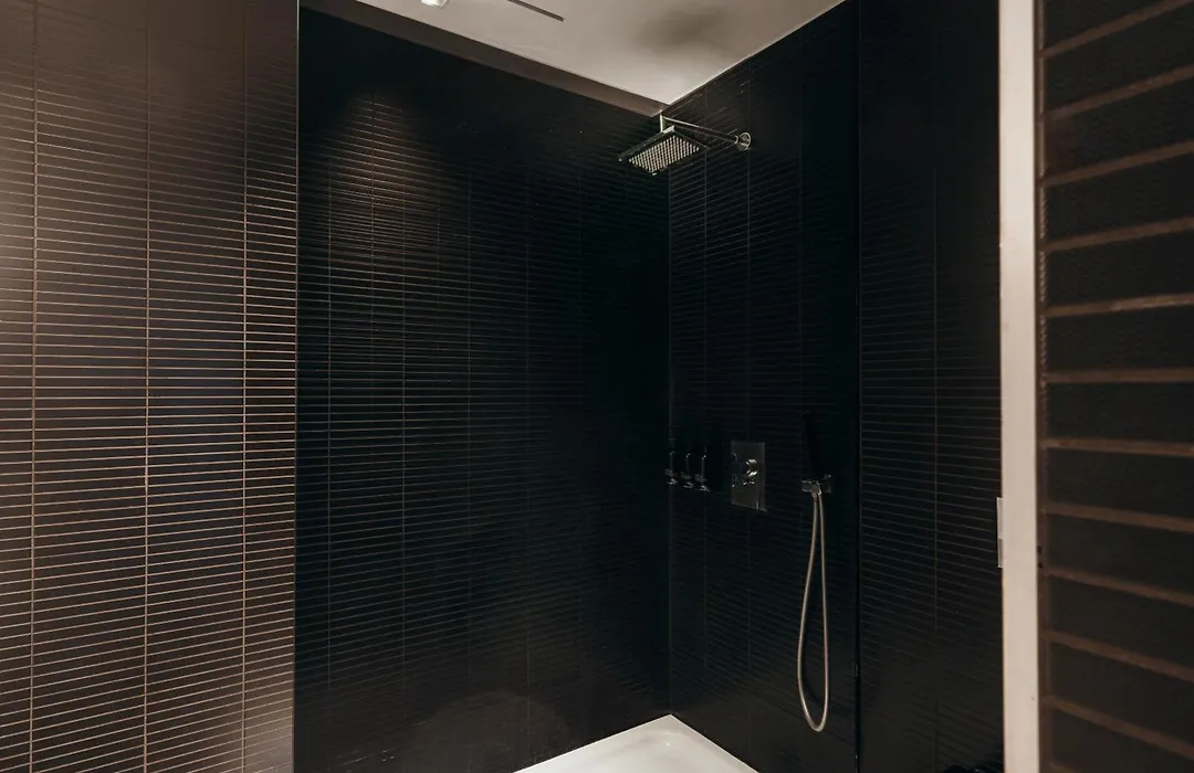 Carbon Hotel-1