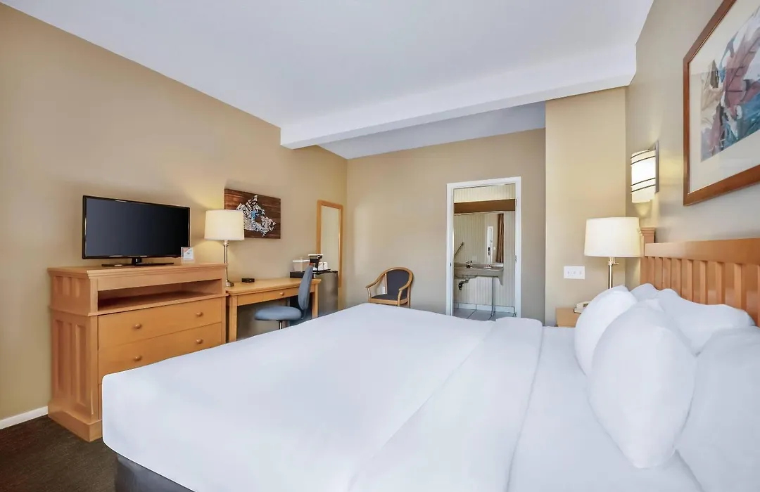 Econo Lodge Inn & Suites-1