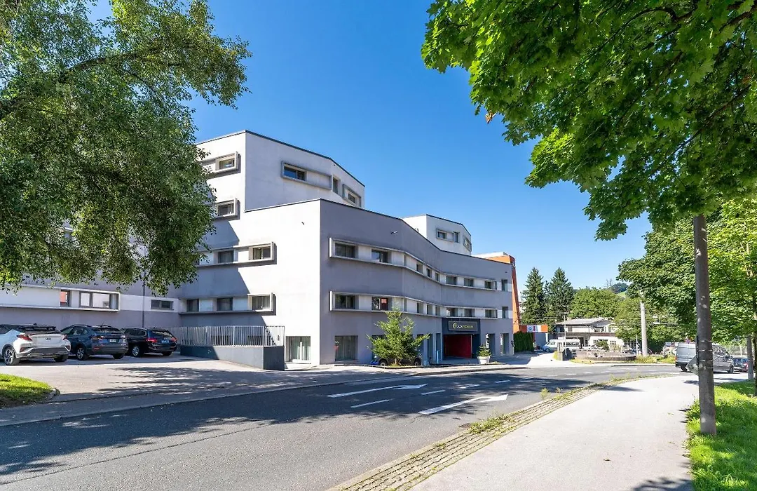 Plaza Premium Salzburg-1