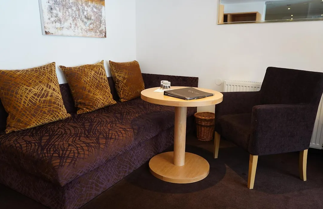 Quality Hosts Arlberg - Hotel Goldenes Kreuz B&B - Sommerkarte Premium Inklusive-1