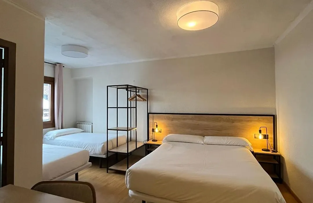 Hotel Niu A 50 M Del Funicamp-1