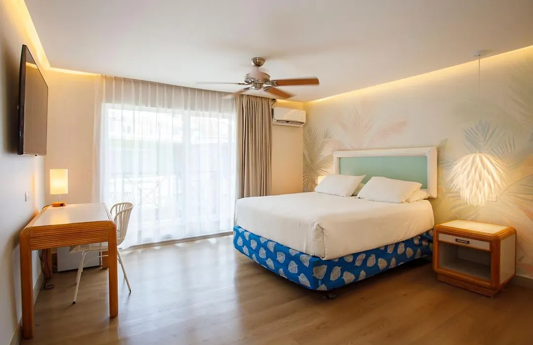 Hotel Cocoplum Beach-1