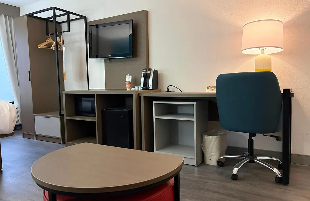 Comfort Inn & Suites-1