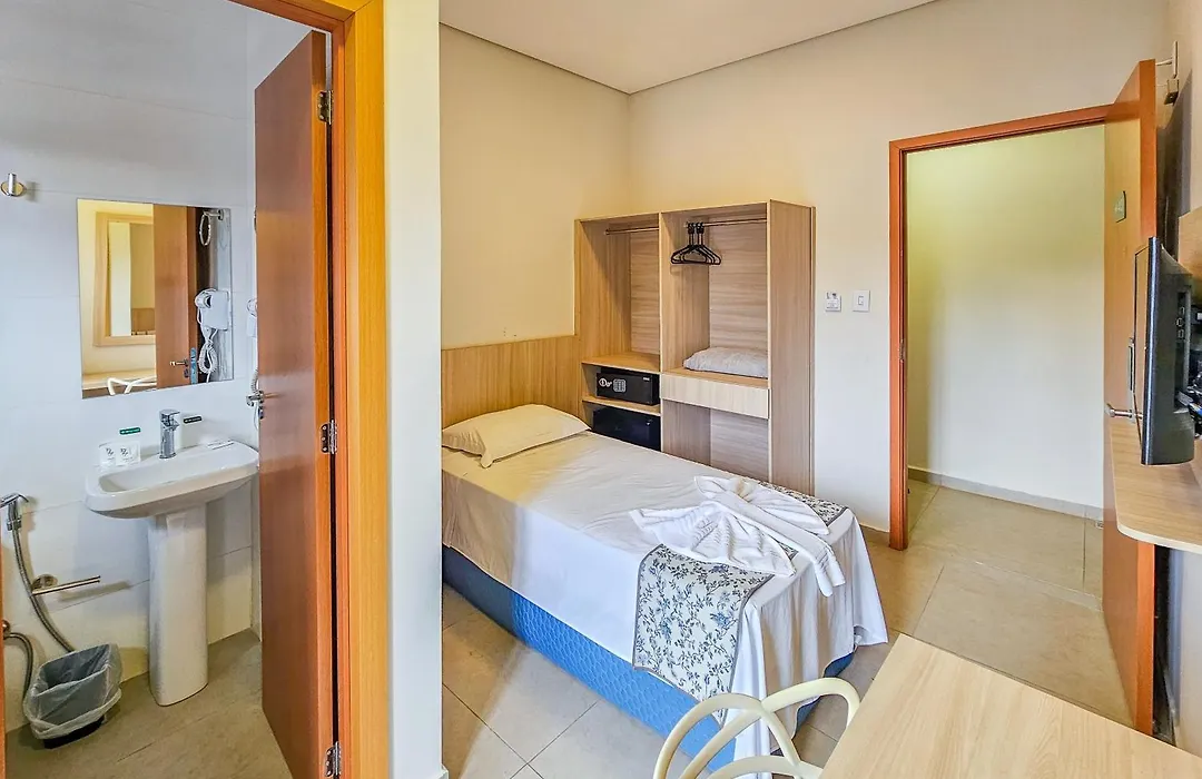 Hotel Verdes Mares-1