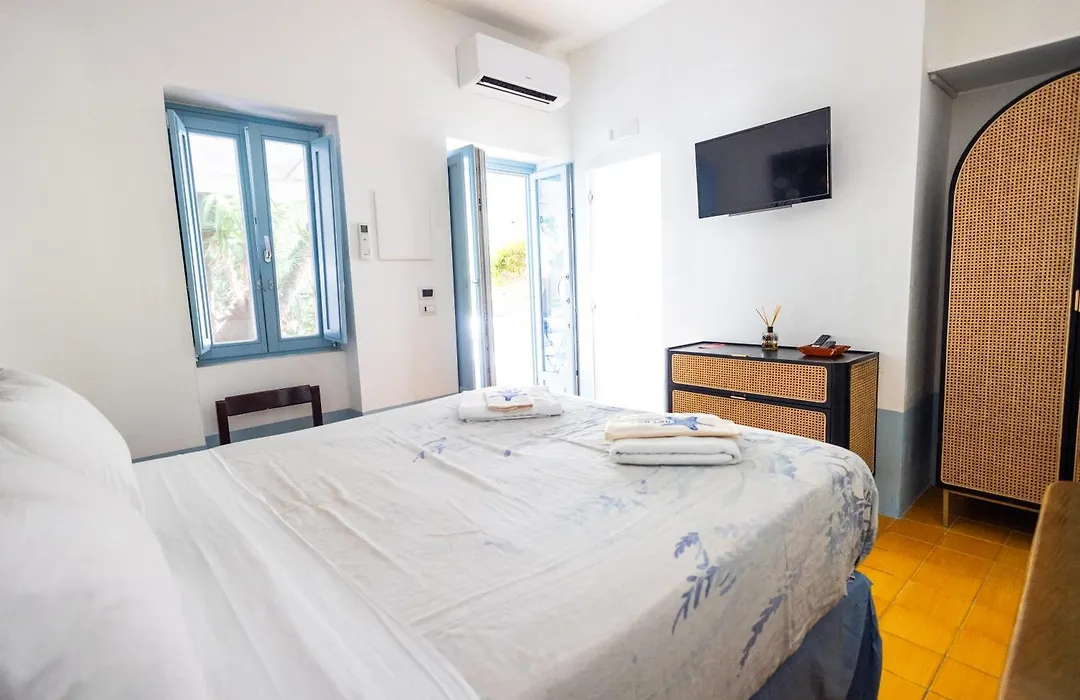 Art B&B-1