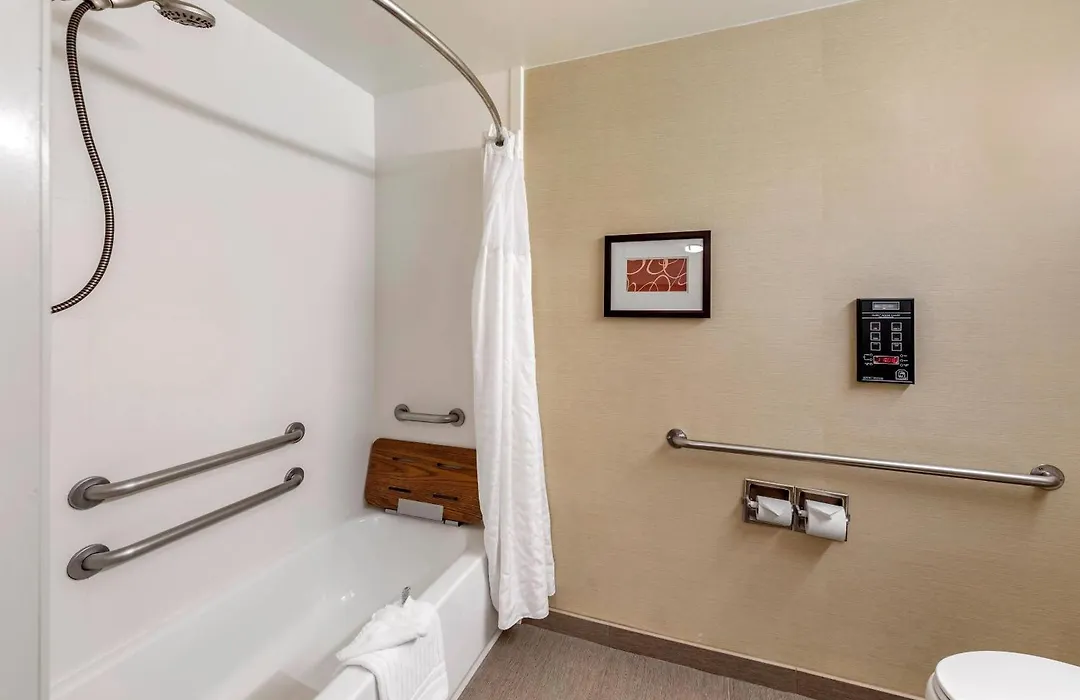 Comfort Suites Near Six Flags Magic Mountain-1