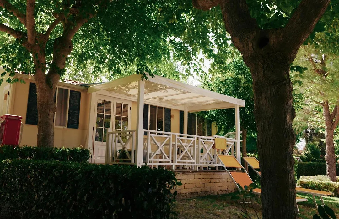 Green Garden Village con piscina, spiaggia riservata e parcheggio-1