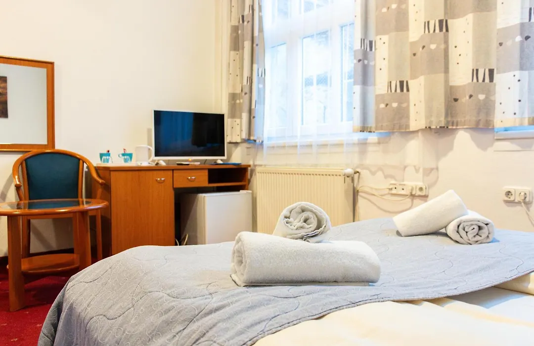 Broadway Guesthouse-1