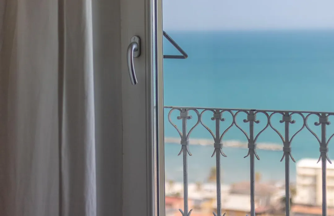B&B Tre Finestre sul Mare-1