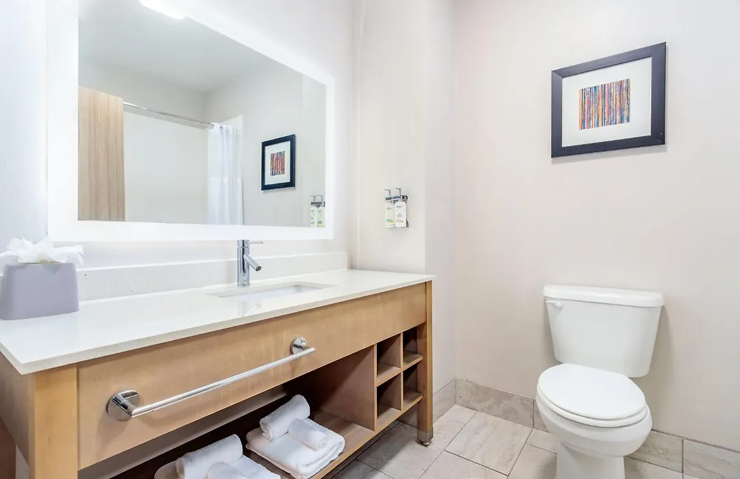 Holiday Inn Express & Suites Memphis Arpt Elvis Presley Blv By Ihg-1